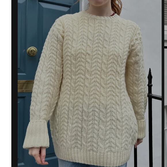 Brandy Melville Women's Winona Cable Knit Wool Sweater one Size - Picture 8 of 8